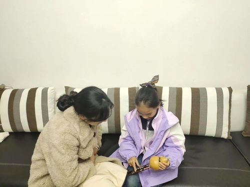 亲子沟通温馨场景