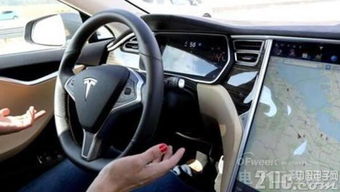 特斯拉无人车正在路上测试