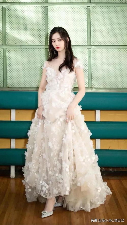 徐艺洋试用卫生巾产品照片