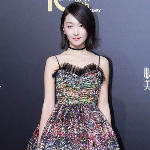 黄杨钿甜被曝有亲生弟弟 或是超生？真相扑朔迷离引热议