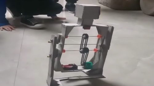 孩子操作机器人设备