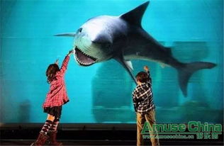 裸眼3D技术呈现的蓝色巨蛇在成都街头引发关注