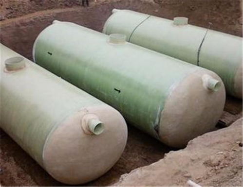 孩子掉进化粪池，父亲痛诉：井口只盖了块木板！