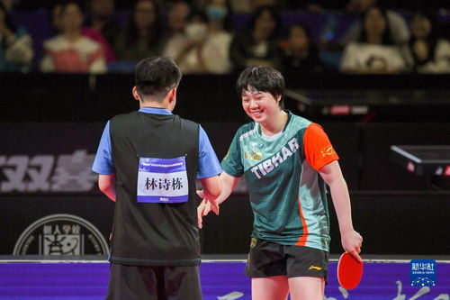 林诗栋与蒯曼赛后庆祝胜利