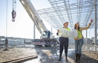 工程建筑施工现场管理混乱场景