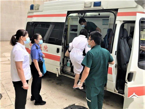 杭州东站女子情绪失控画面