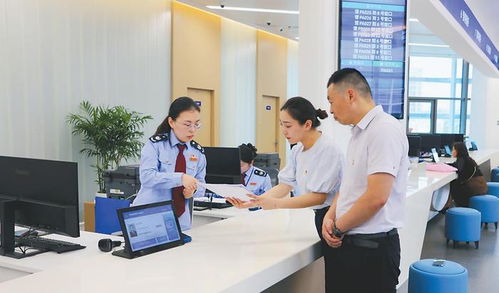 广西某地纪委监委工作人员在办公