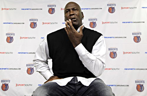 乔丹在新闻发布会上接受采访