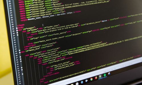 黑客电脑界面展示代码攻击过程