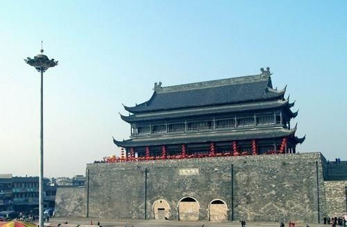 安徽凤阳鼓楼坍塌事件背后：假古董建筑引发争议