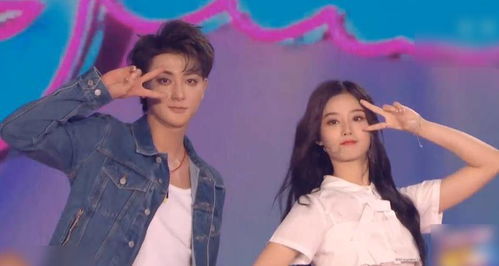 黄子韬徐艺洋搂腰抱引热议，绯闻情侣互动频频疑似升级