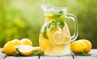 蜜雪冰城回应倒卖柠檬水风波：网友调侃背后的品牌博弈