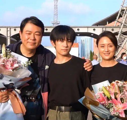 朱媛媛在片场认真拍摄