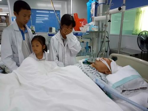 朱媛媛术后在ICU接受治疗的照片