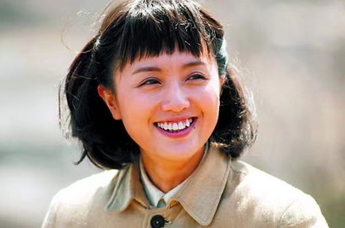 朱媛媛与年轻演员合影