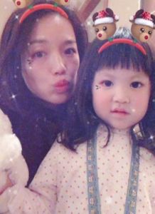 鬼鬼女儿嘟嘴卖萌