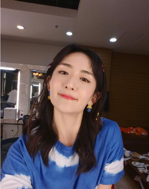 自拍展示肌肤状态