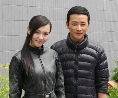 朱媛媛在片场接受媒体采访