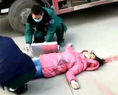 女子坠楼喊话丈夫：“我还没死，快打120”！生死一线间的惊魂时刻