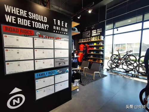 一家自行车专卖店空荡的展厅