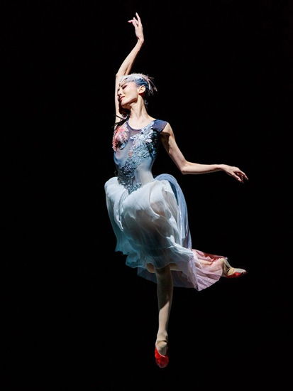 朱洁静在病床上跳舞