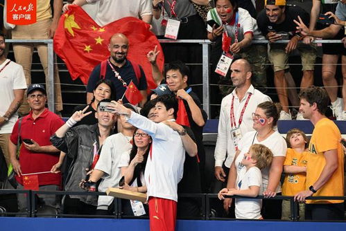 潘展乐登上领奖台