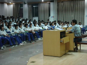 一张写满反思笔记的桌面特写