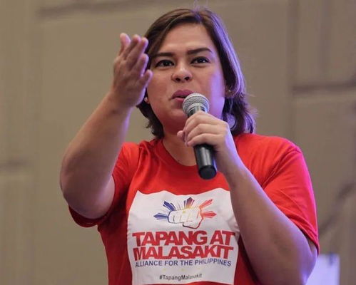 莎拉·杜特尔特与小费迪南德·马科斯在就职典礼上握手