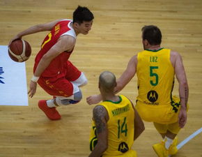 孙铭徽在总决赛中突破防守