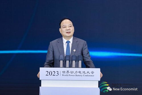 宁德时代董事长曾毓群在港股上市敲钟仪式上