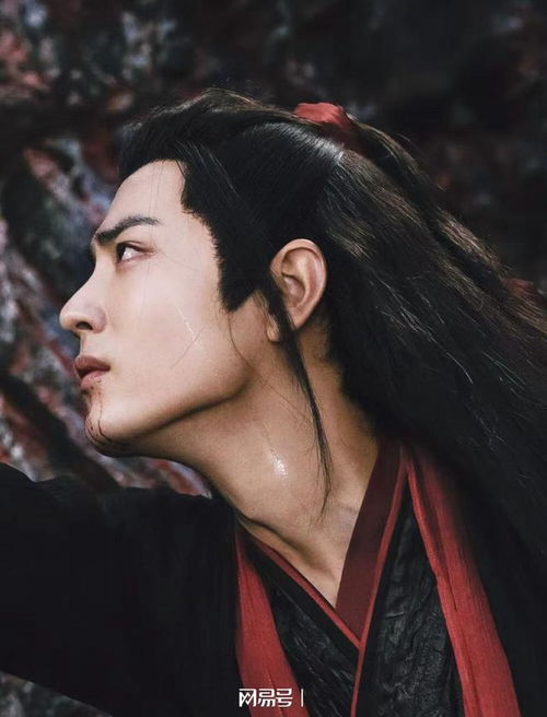 《藏海传》破2！肖战古装权谋剧开播即登顶，热度爆表引爆微博热搜