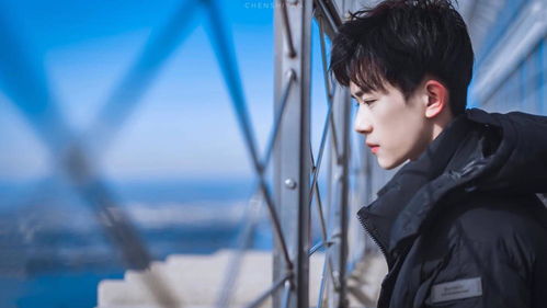 易烊千玺佩戴积家手表出镜广告大片