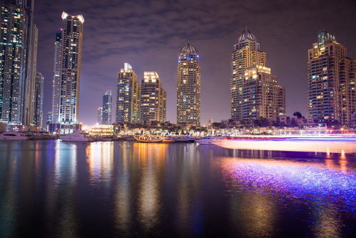 iQOO Neo10 Pro+ 夜间拍摄样张展示城市灯光效果