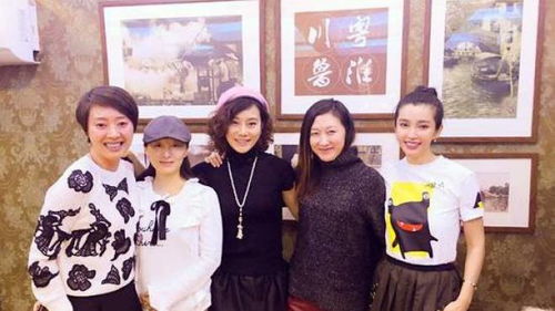 多位明星合影鼓励抗癌患者