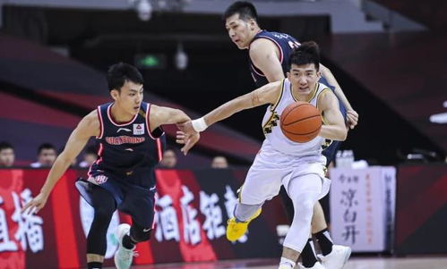 孙铭徽在训练场上挥汗如雨