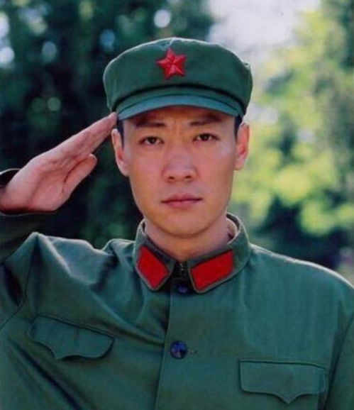 辛柏青接受采访时的认真神情