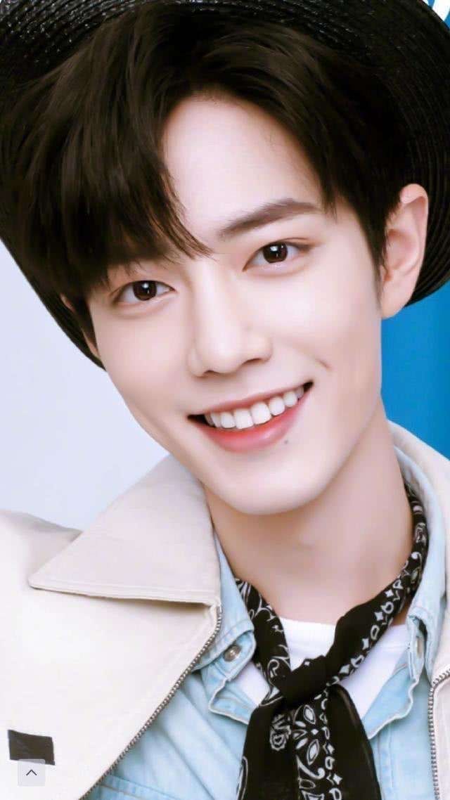 肖战自然状态下的侧脸特写