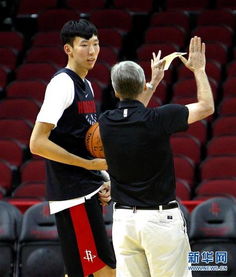 周琦在比赛中神情凝重