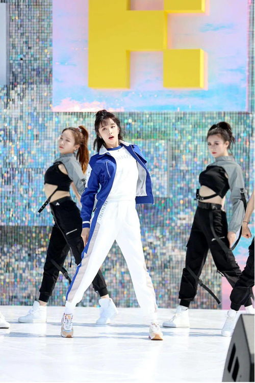 跑男团成员在趾压板上痛苦表情