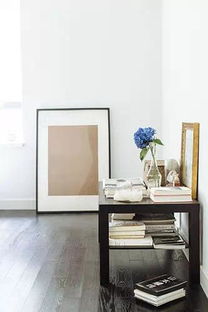 余艳在书房写作