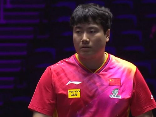 梁靖崑与黄友政比赛中表情凝重