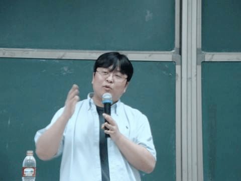 罗永浩现身百度杭州公司