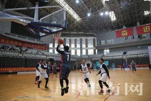 步行者加时逆转尼克斯！热血篮球之夜引爆抖音热议