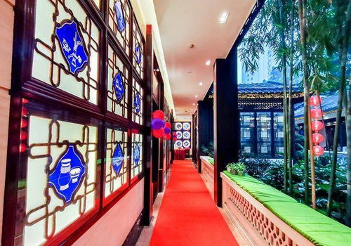 高档酒楼门口冷清景象