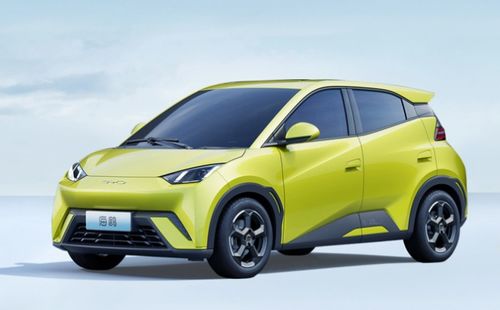 比亚迪海鸥电动车在充电站