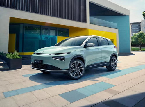 小鹏汽车展台前人群聚集