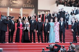 比亚迪与戛纳电影节合影