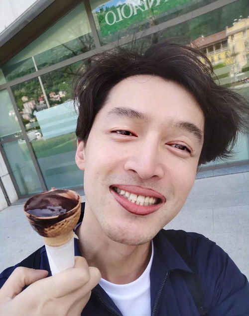 年轻博主在家自拍讲述抗癌经历