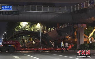 浙江一限重桥梁在大货车经过时垮塌｜现场直击与深度解读