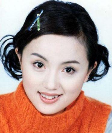 朱媛媛在拍摄现场认真工作的照片